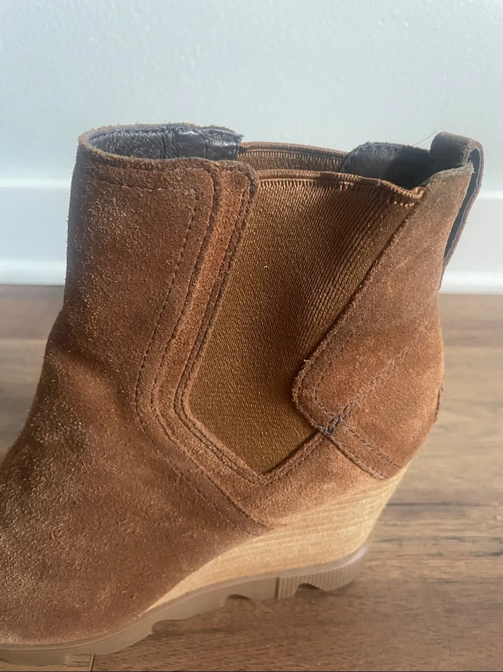 Sorel Tan Suede Wedge Boots Size 8.5